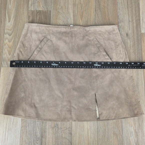 Blank NYC Tan Suede Leather Mini Skirt Slit Front Zip Back Size 29 - Picture 7 of 10